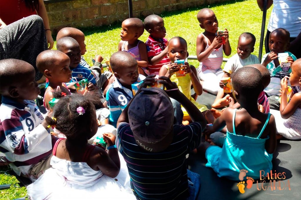 ninos-uganda-ong-ayuda2ww2